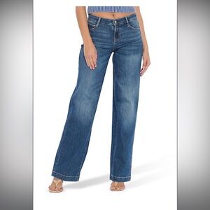GUESS
Eco Collection
Sexy Palazzo Jeans